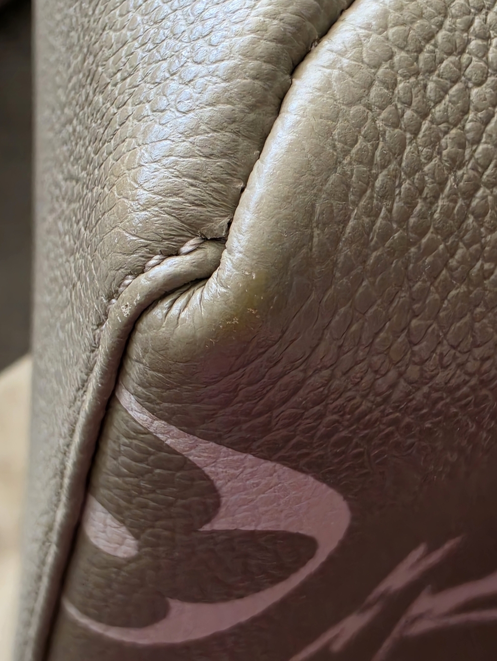 Louis Vuitton Bicolor Petit Palais in Dove/Cream - Picture 8 of 15